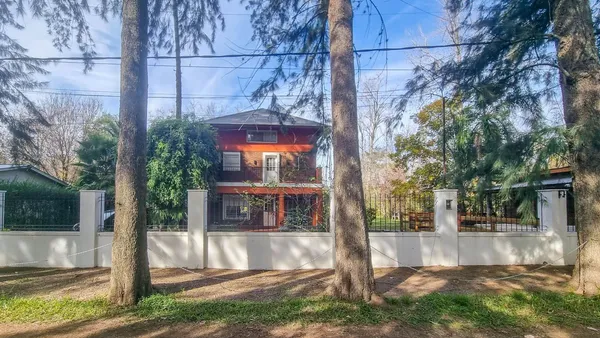 Quinta en Juan Racine 300