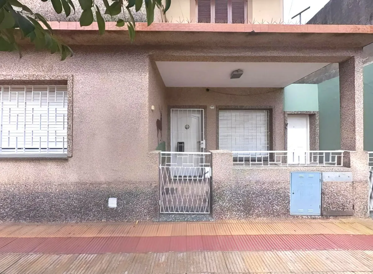 Casa en Almirante Brown 4000