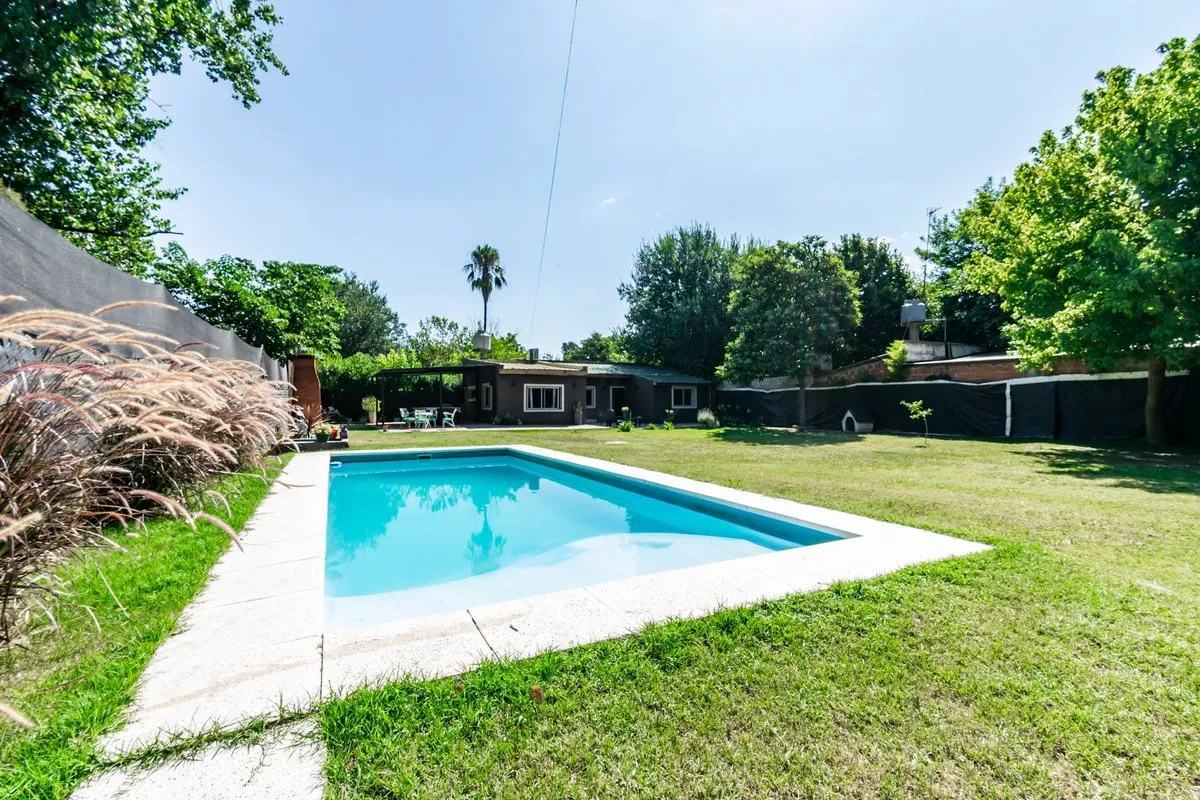 Casa en Leopoldo Lugones 1400