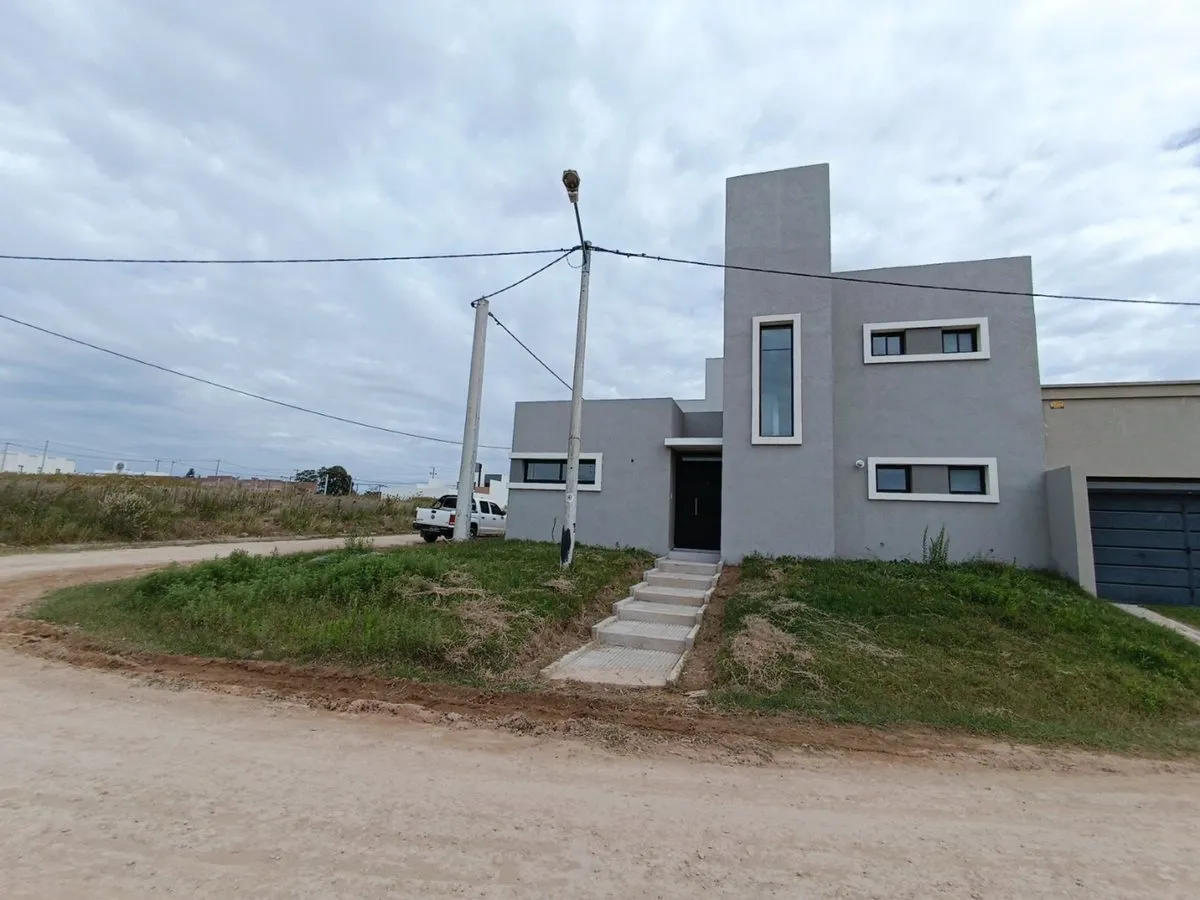 Casa en Florentina Gómez Miranda 300