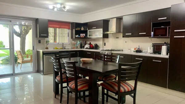 Casa en Loria 1400