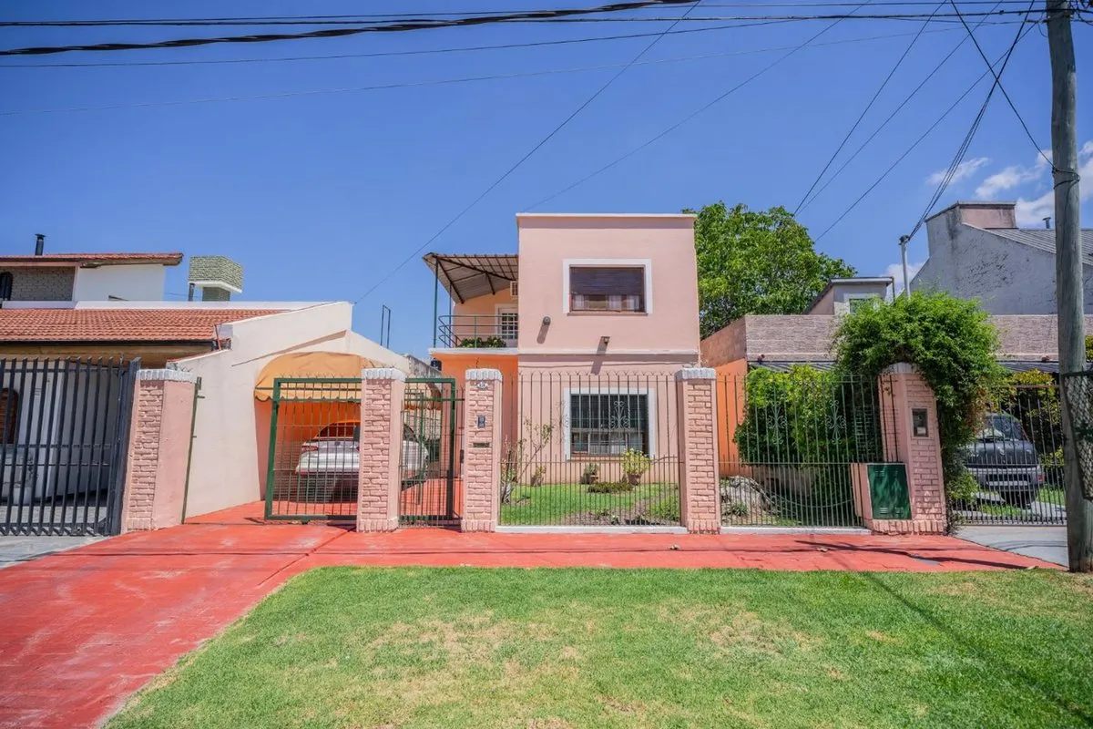 Casa en Almirante Brown 600