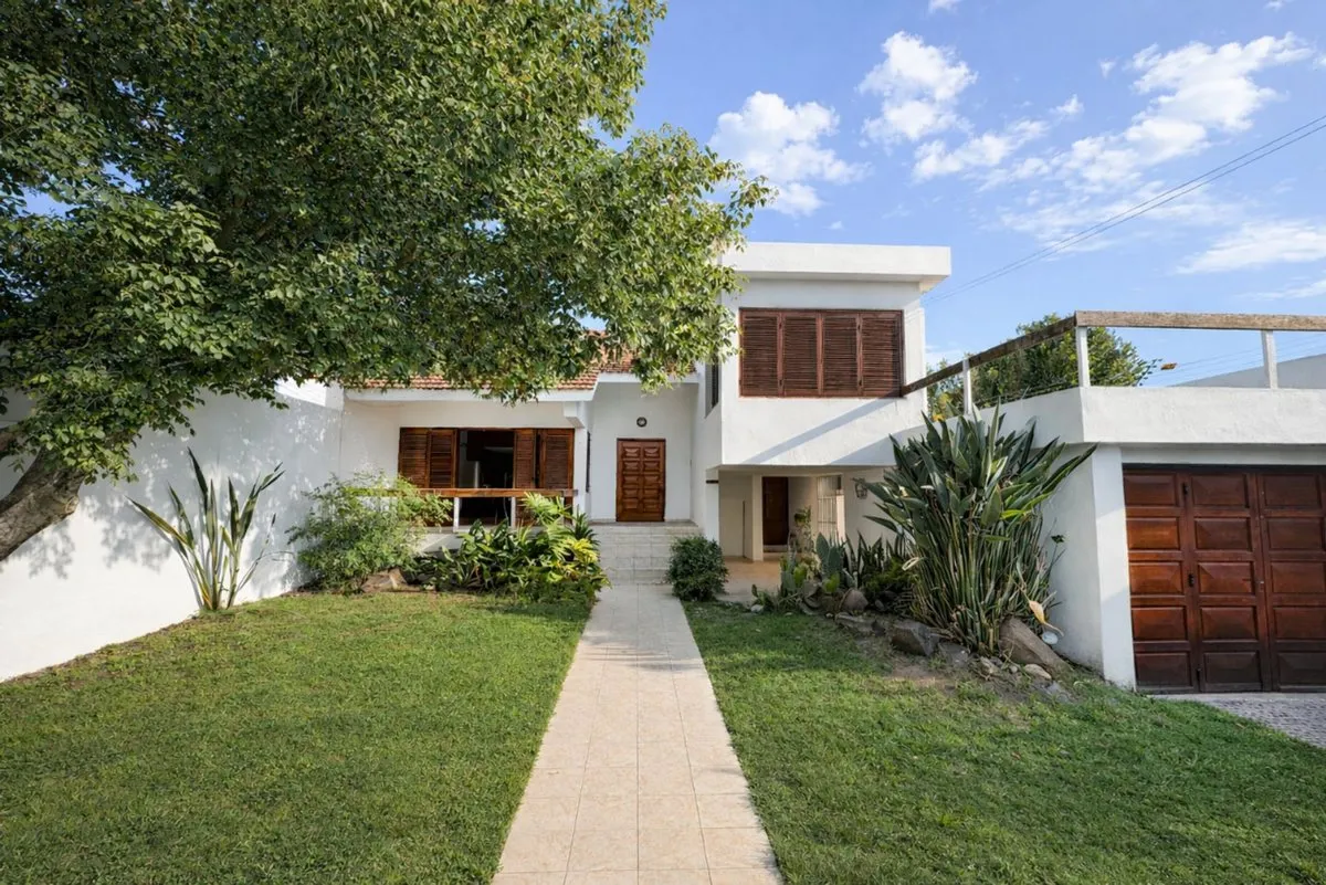 Casa en Parmenio Ferrer 6000