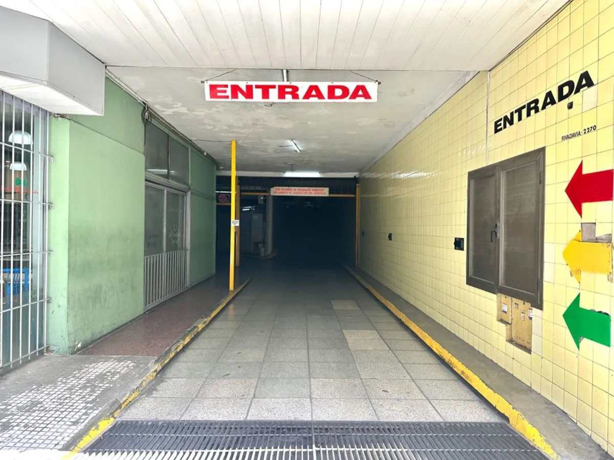 Cochera en Rivadavia 2200