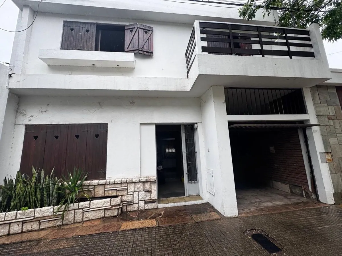 Casa en Alberdi 2000