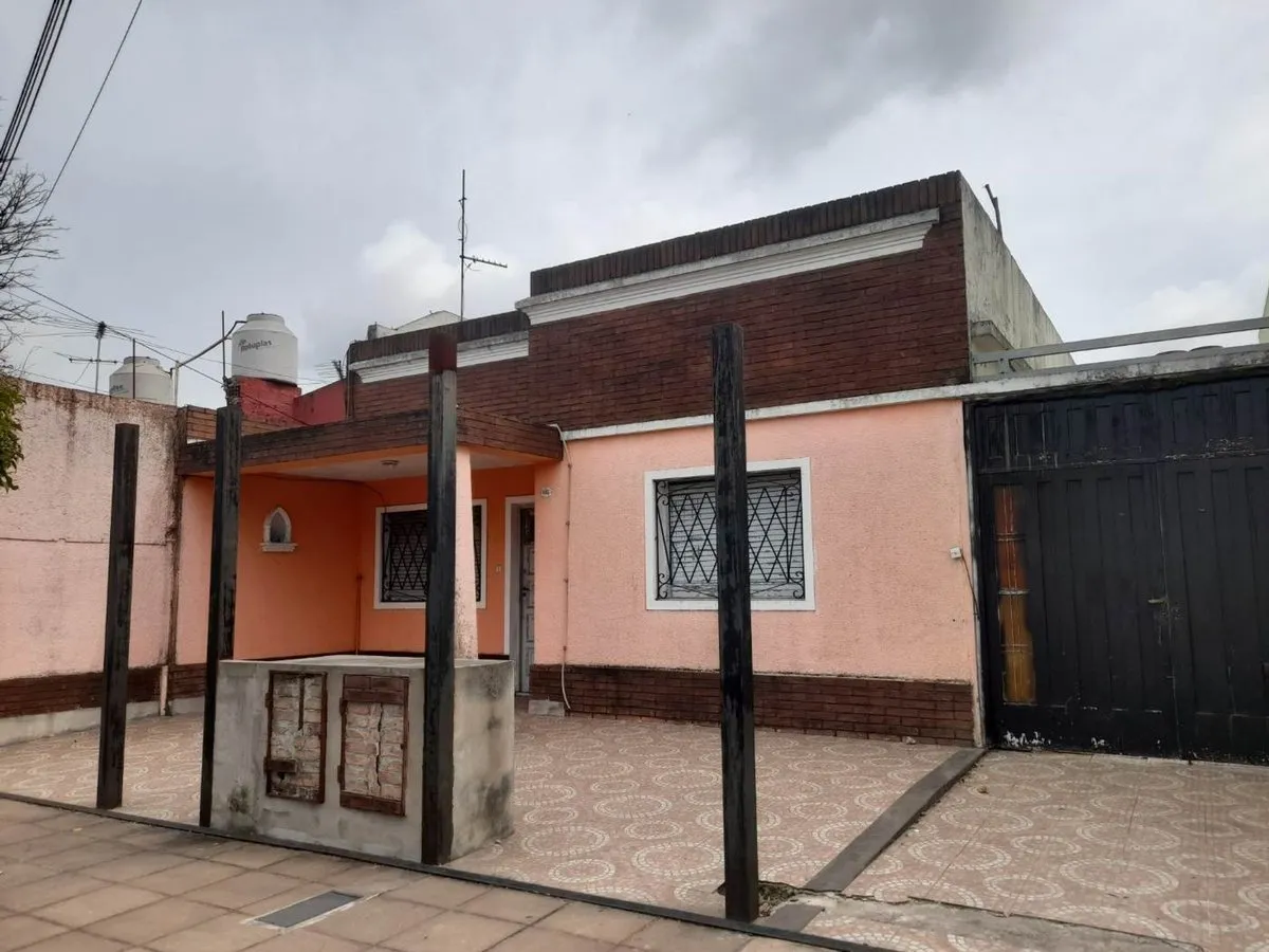 P H en Intendente Villegas 600
