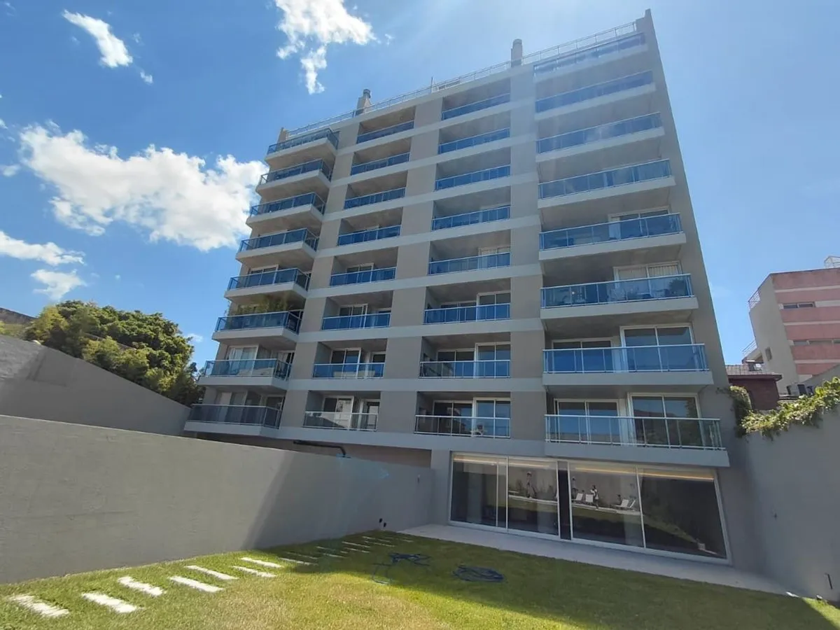 Departamento en Charlone 1200