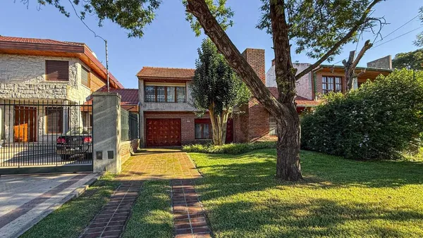 Casa en Juan Angel Peña 5800