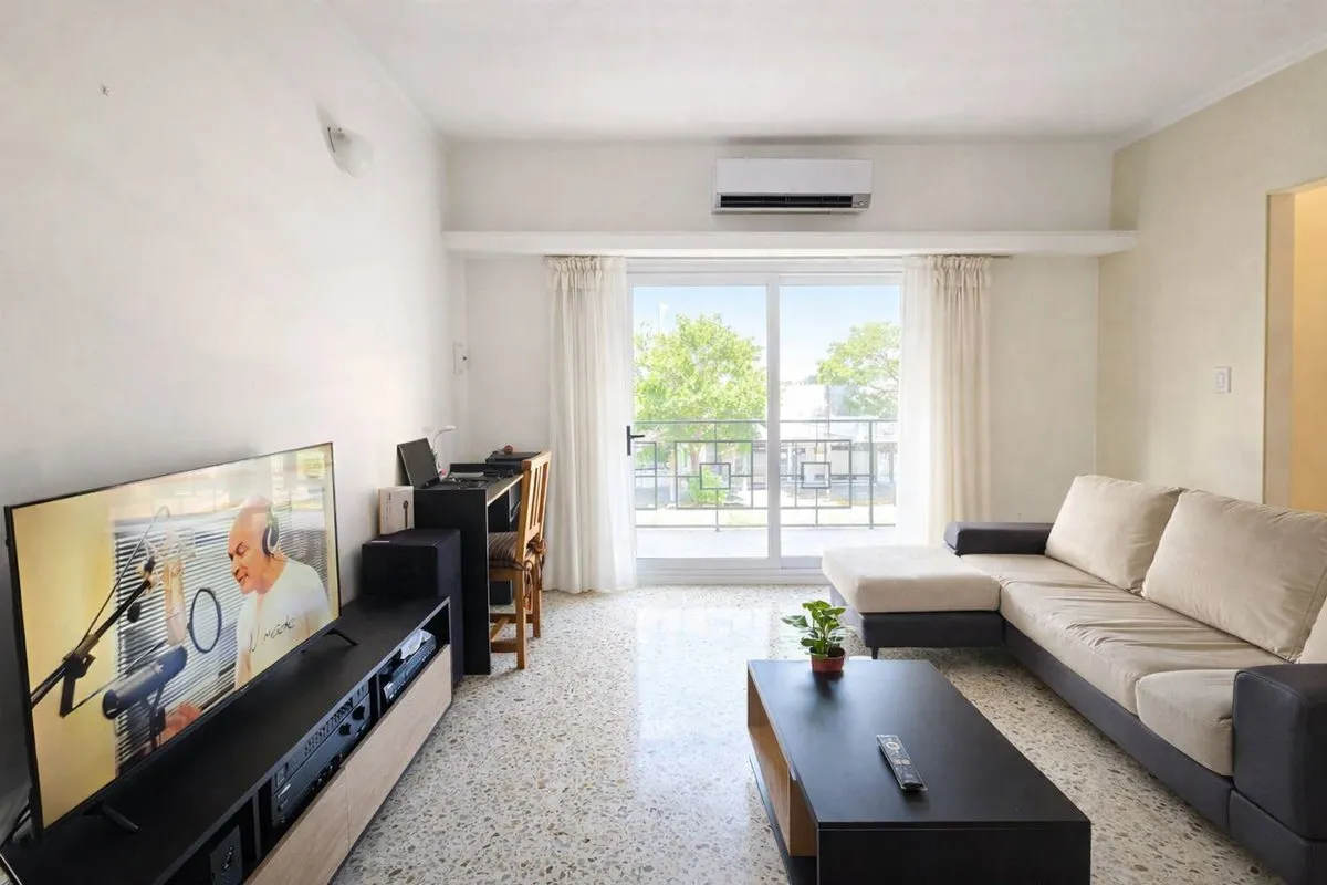 Departamento en Av. Hipolito Yrigoyen 6600
