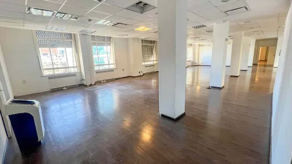 Oficina en Avenida Presidente Roque Sáenz Peña 700