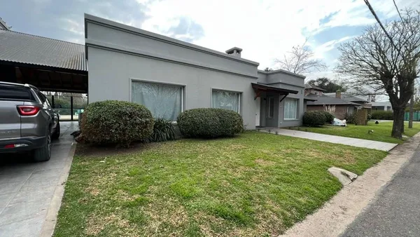 Casa en Avenida Pellegrini 3200