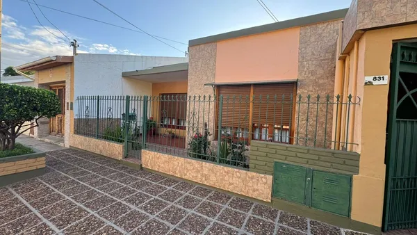 Casa en Juncal 800