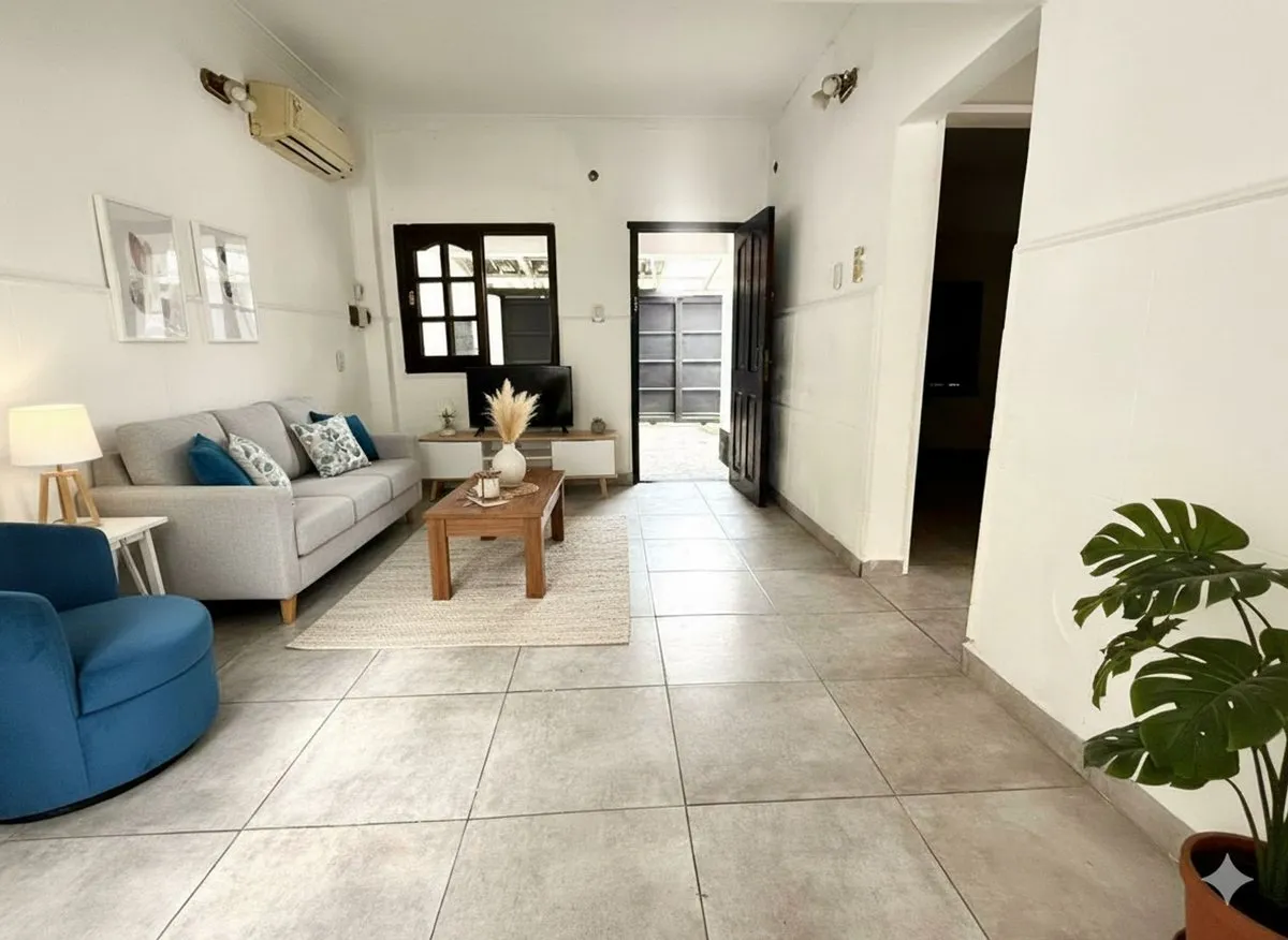 Casa en 408 Esquina 26 2400