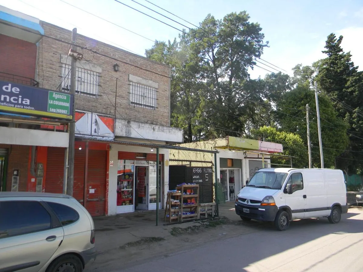 Local Comercial en Avenida Eva Perón 6400