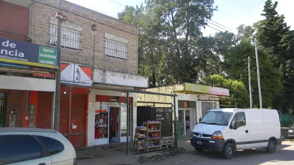Local Comercial en Avenida Eva Perón 6400