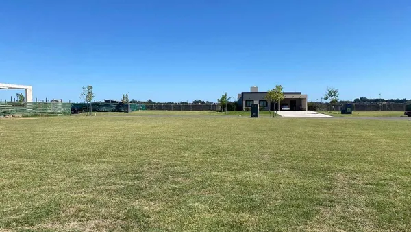 Lote en Los Robles 5900