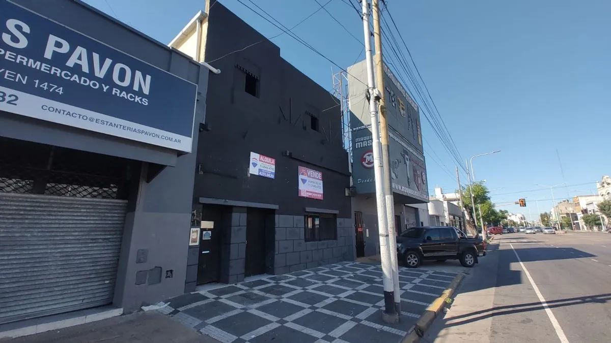 Local Comercial en Avenida Hipólito Yrigoyen 1400