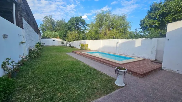 Casa en Chacabuco 100