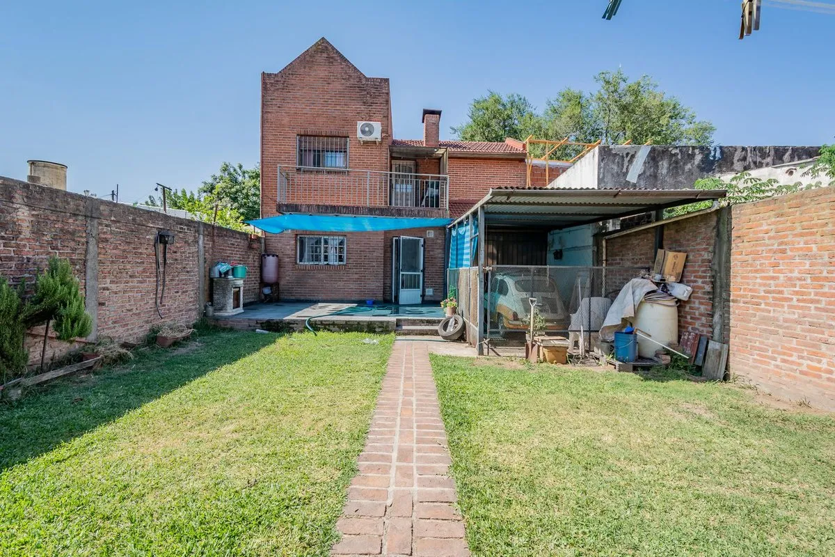 Casa en Juan Larrea 1700