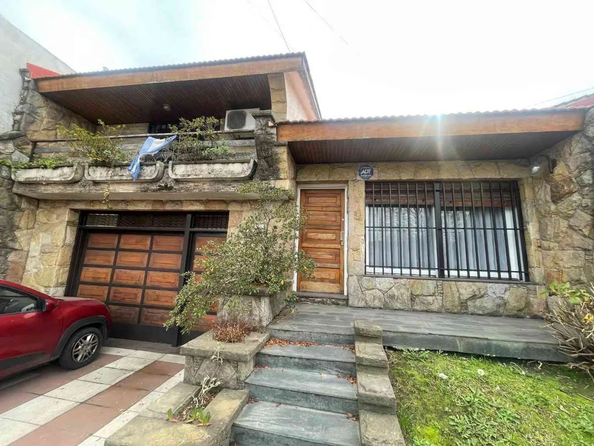 Casa en Cacique Catriel 400