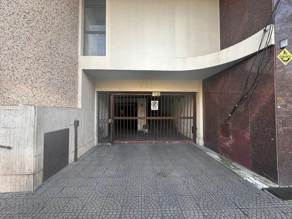 Cochera en Avenida Pellegrini 700