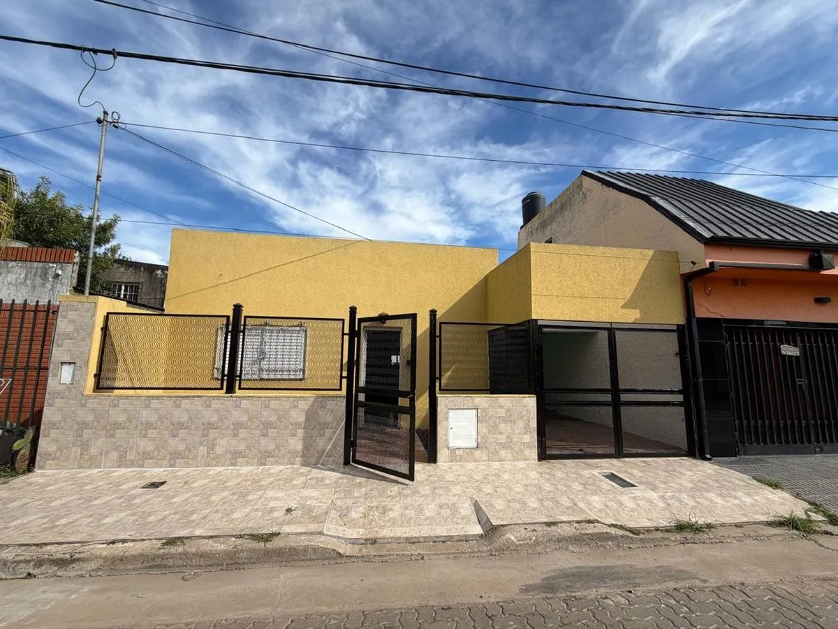 Casa en Pasaje Peatonal 7800