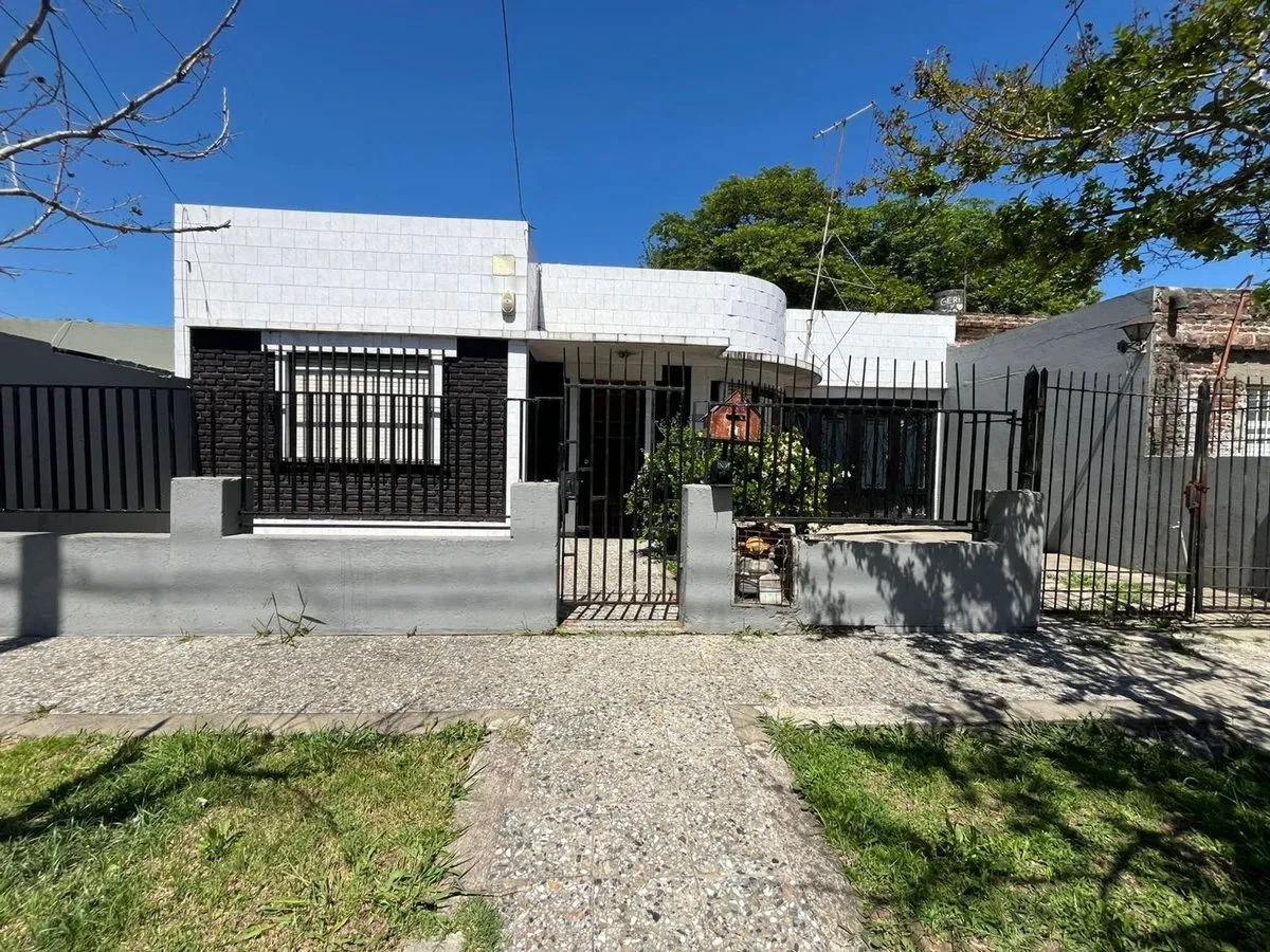 Casa en Año de Libertador 100