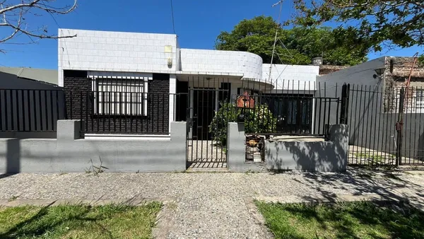 Casa en Año de Libertador 100