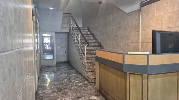 Oficina en Avenida Hipólito Yrigoyen 500