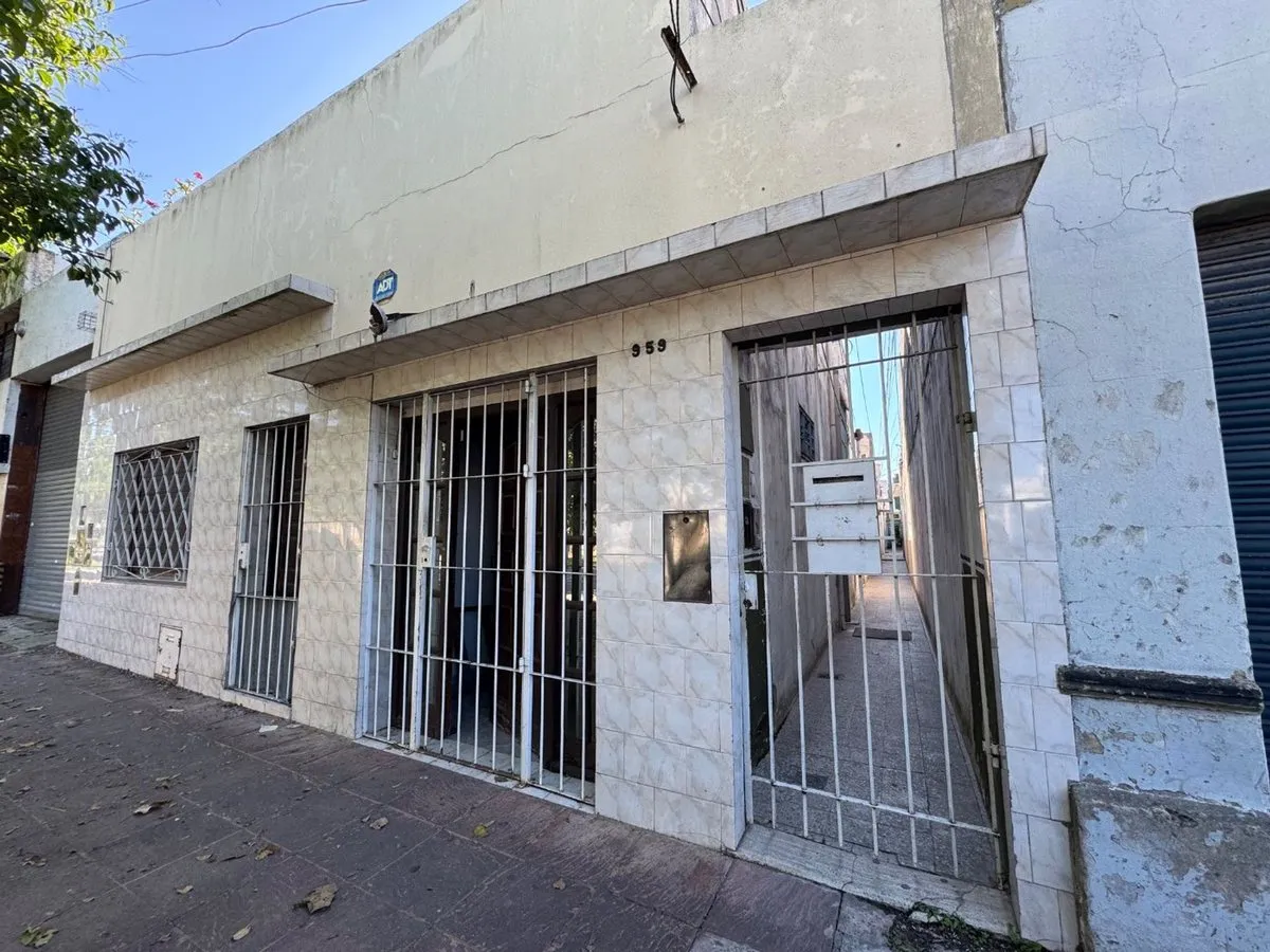 P H en Montevideo 900
