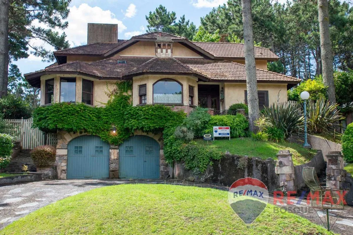 Casa en Avenida Enrique Shaw 1400