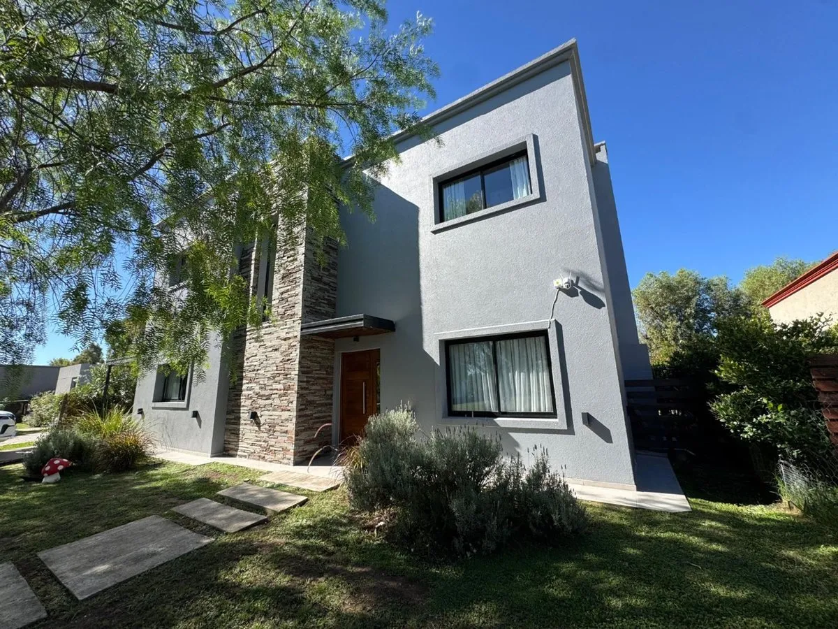 Casa en Silverio Basabe 200