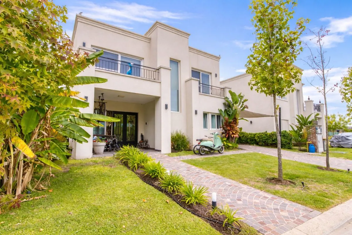 Casa en Boulevard de Todos los Santos - Lote 104 4300