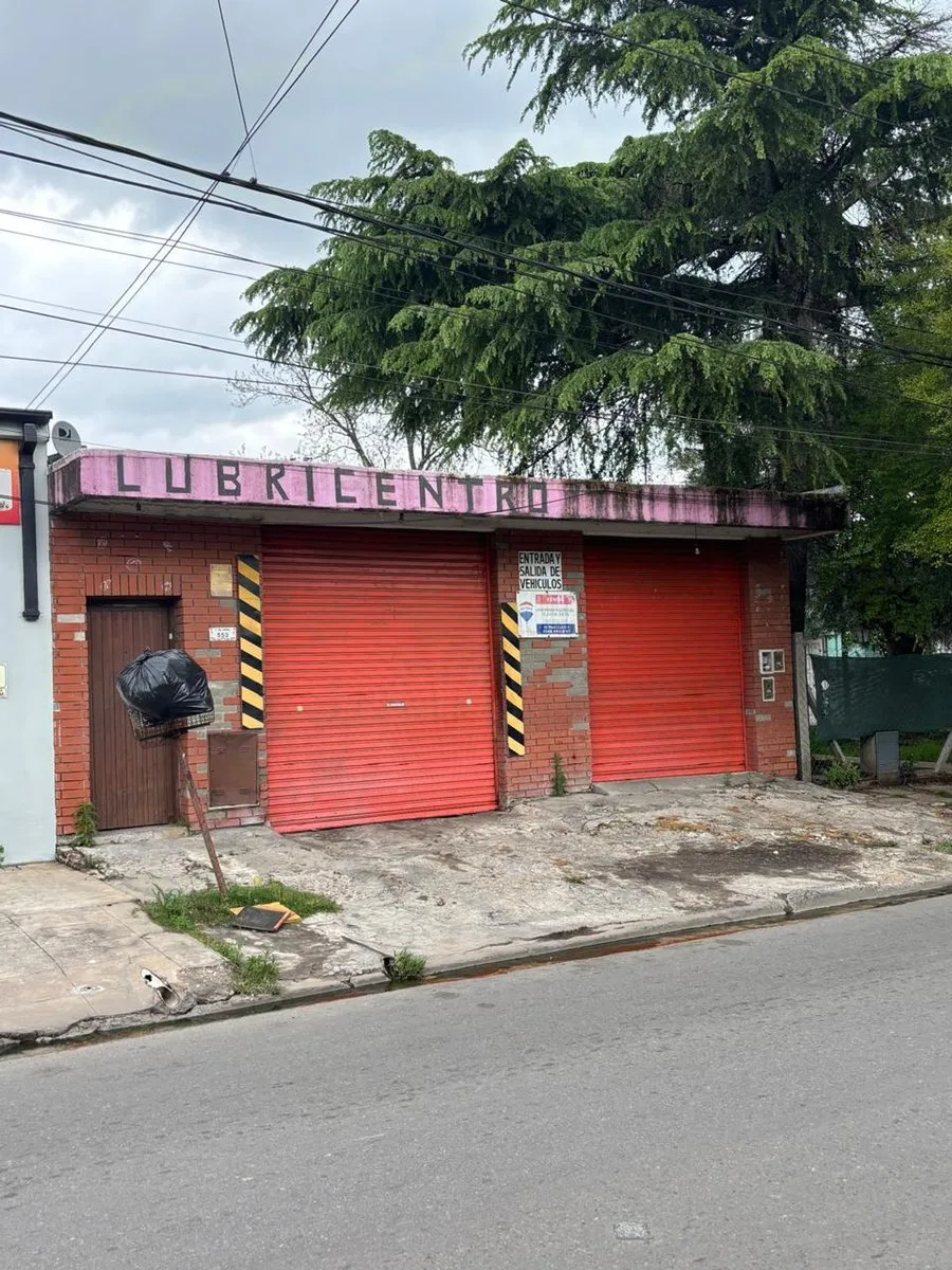 Local Comercial en 2 de Abril de 1982 500
