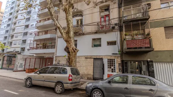 Edificio en Avenida Hipólito Yrigoyen 3600