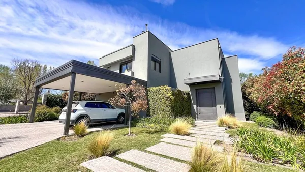 Casa en Larrea 900