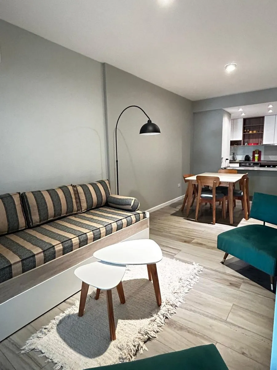Departamento en Rojas 300