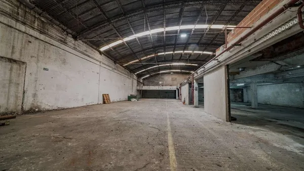 Industria en Carlos Guido Spano 5300