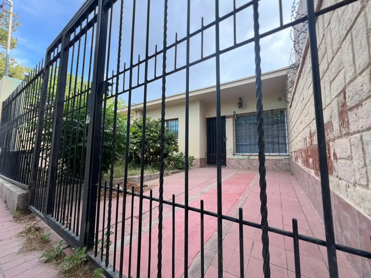 Casa en 3 de Febrero 100