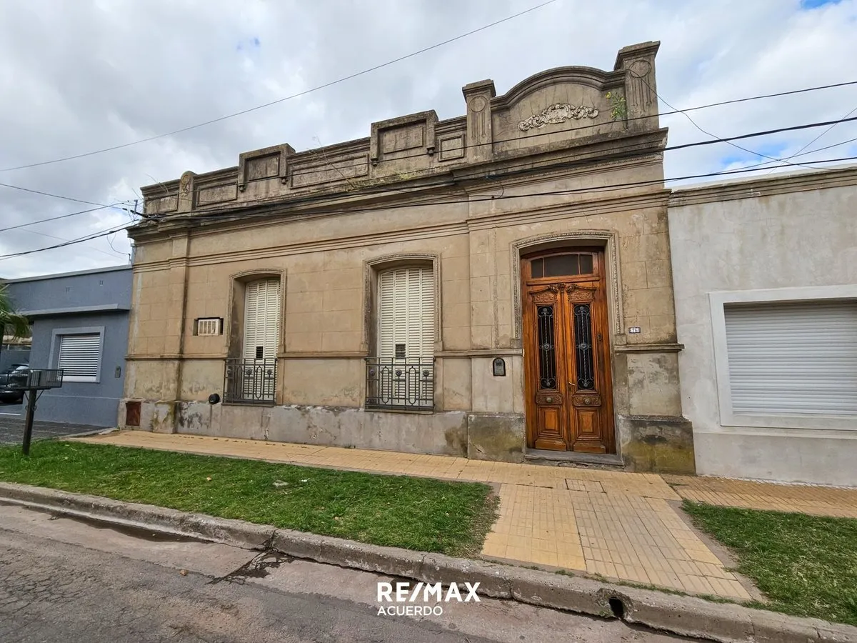 Casa en Carlos Gardel 0