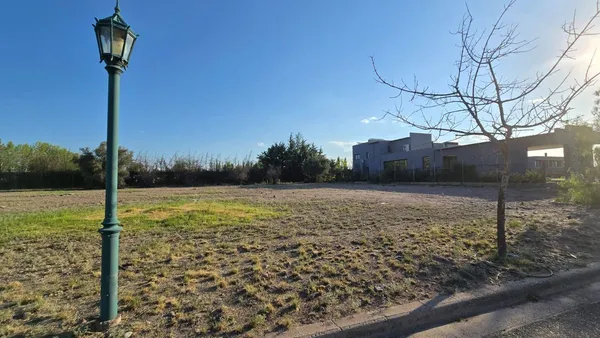 Lote en Azcuenaga 2000