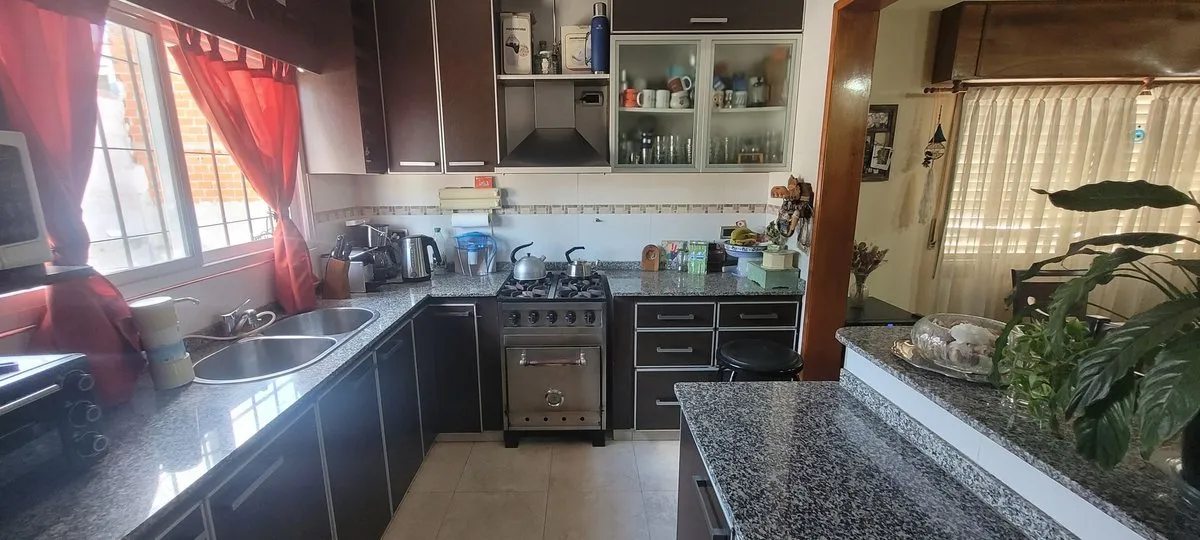 P H en Tucumán 2500