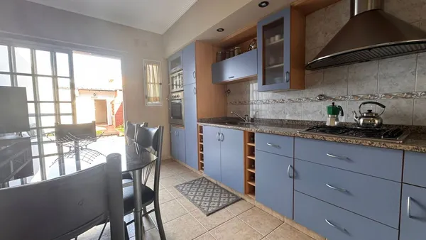 Casa en Unanue 6800