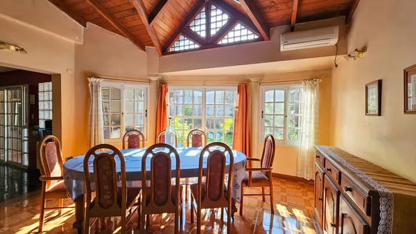 Casa en Necochea 300
