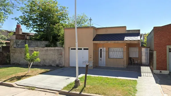 Casa en Gobernador Pujol 2000