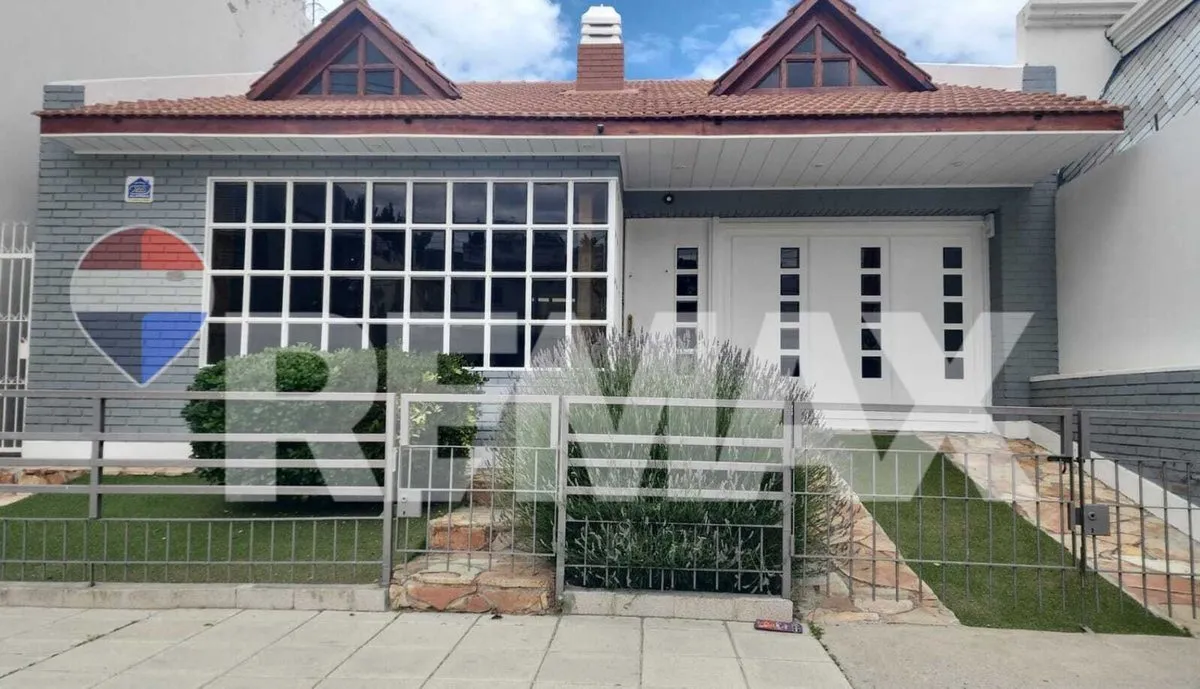 Casa en Sarmiento 1300