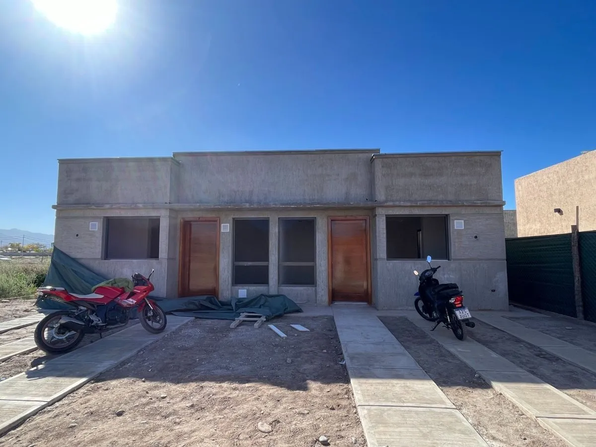 Casa en Bº Pinar del Sol 9 - Emilio Civit (lateral Norte) y Terrada, Maipú, Mendoza 0