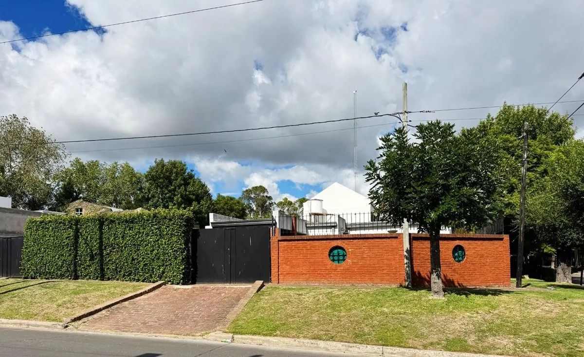 Casa en Calle 505 Entre 18 y 19 2300