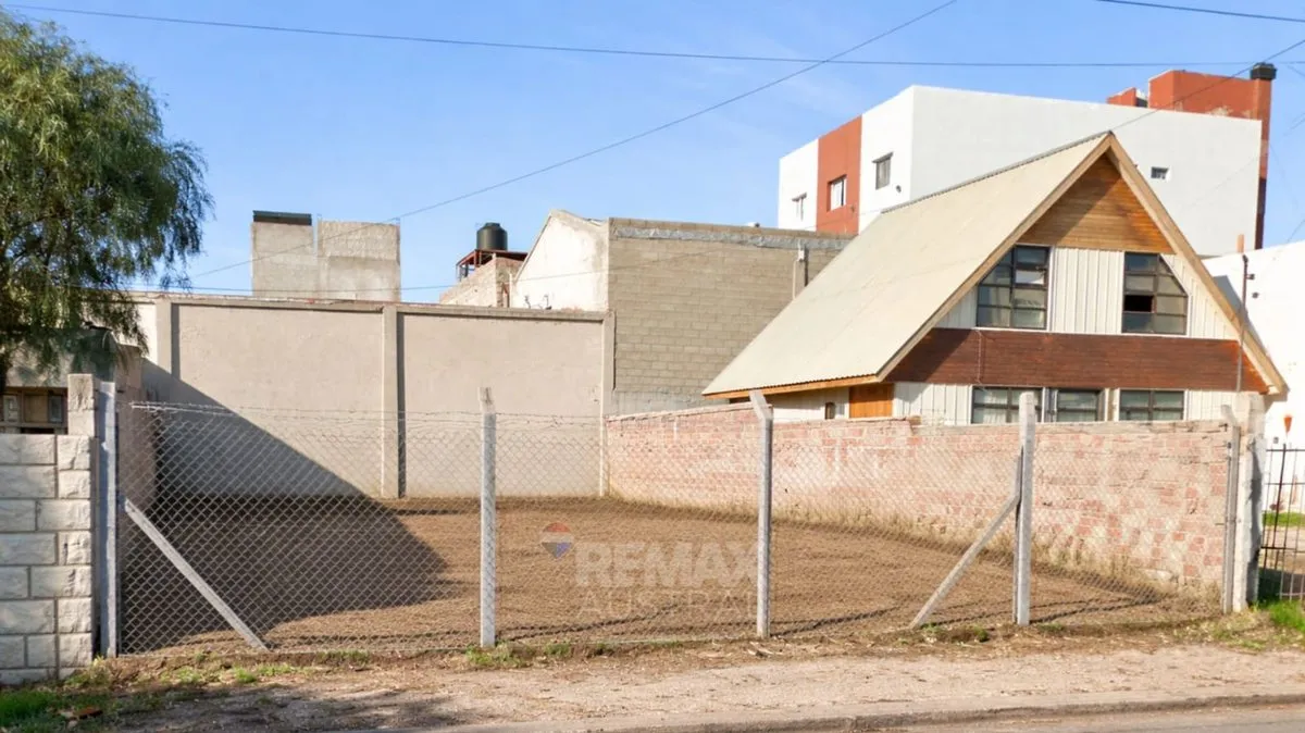 Lote en Enrique Girolamo 2800
