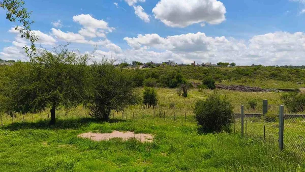 Lote en Mariano Moreno 1400